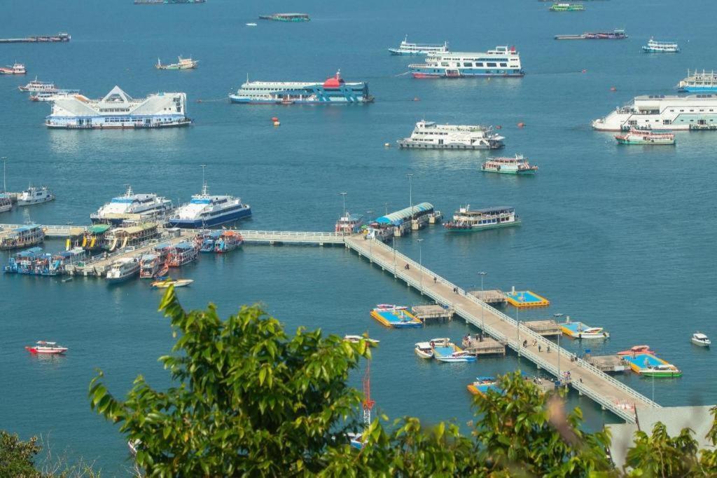 P.72 Hotel Pattaya Exterior photo