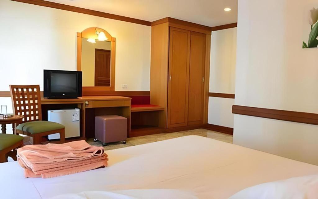 P.72 Hotel Pattaya Exterior photo