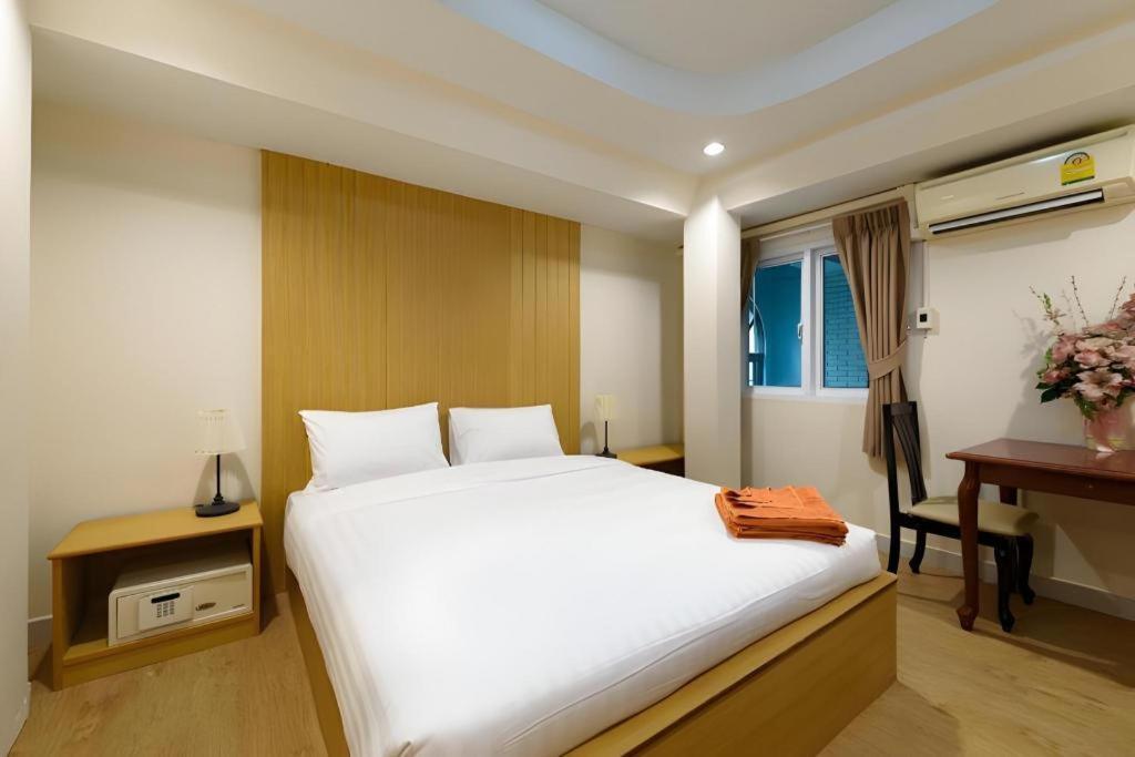 P.72 Hotel Pattaya Exterior photo