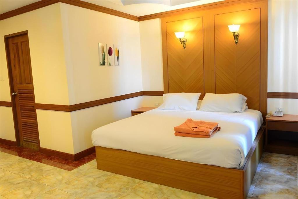 P.72 Hotel Pattaya Exterior photo
