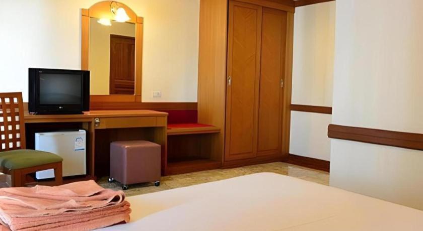 P.72 Hotel Pattaya Exterior photo
